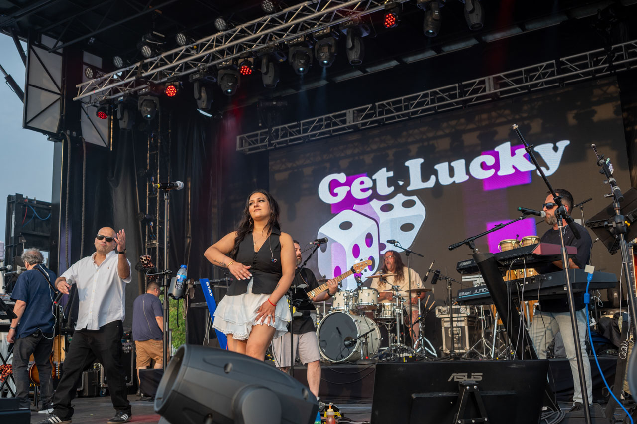 A banda “Get Lucky” foi ao festival Dia de Portugal em Fall River 2025