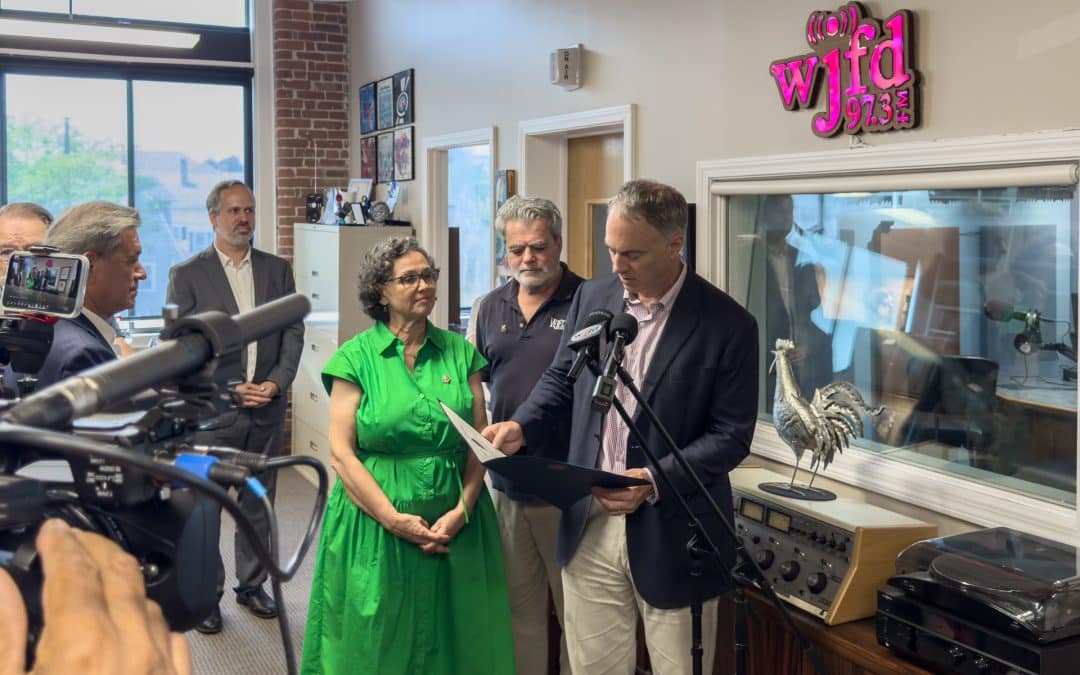 Mayor de New Bedford atribui diploma de honra à WJFD