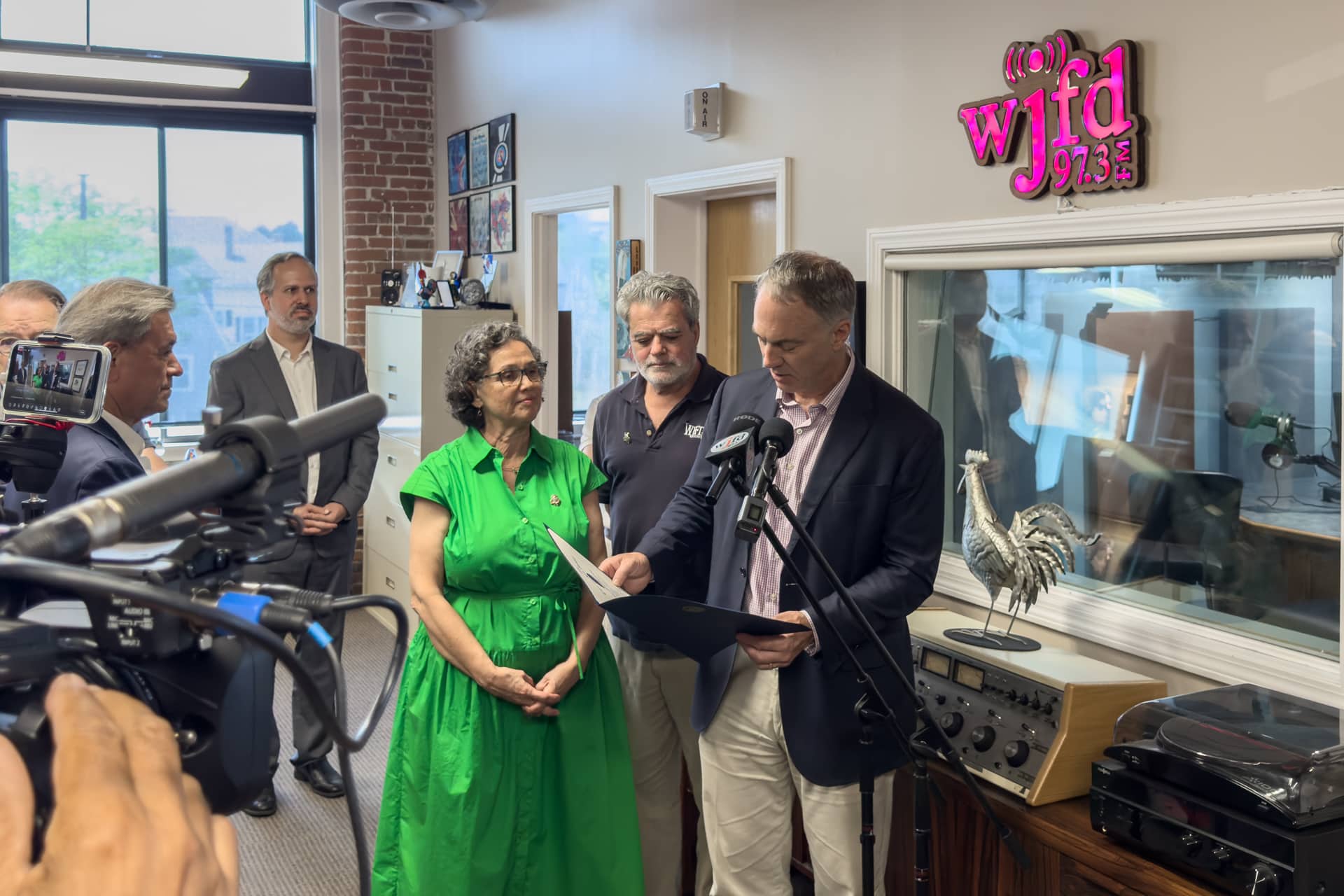 Mayor de New Bedford atribui diploma de honra à WJFD