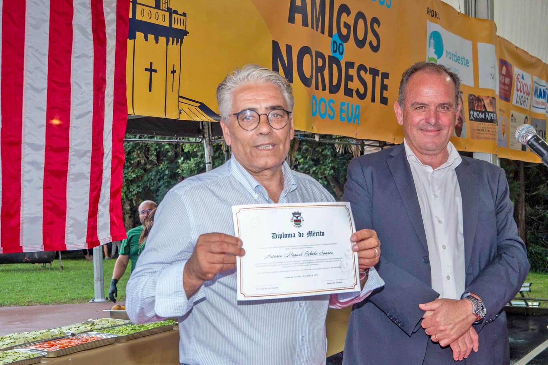 Tony Soares e comissão do convívio nordestense distinguidos pela autarquia nordestense