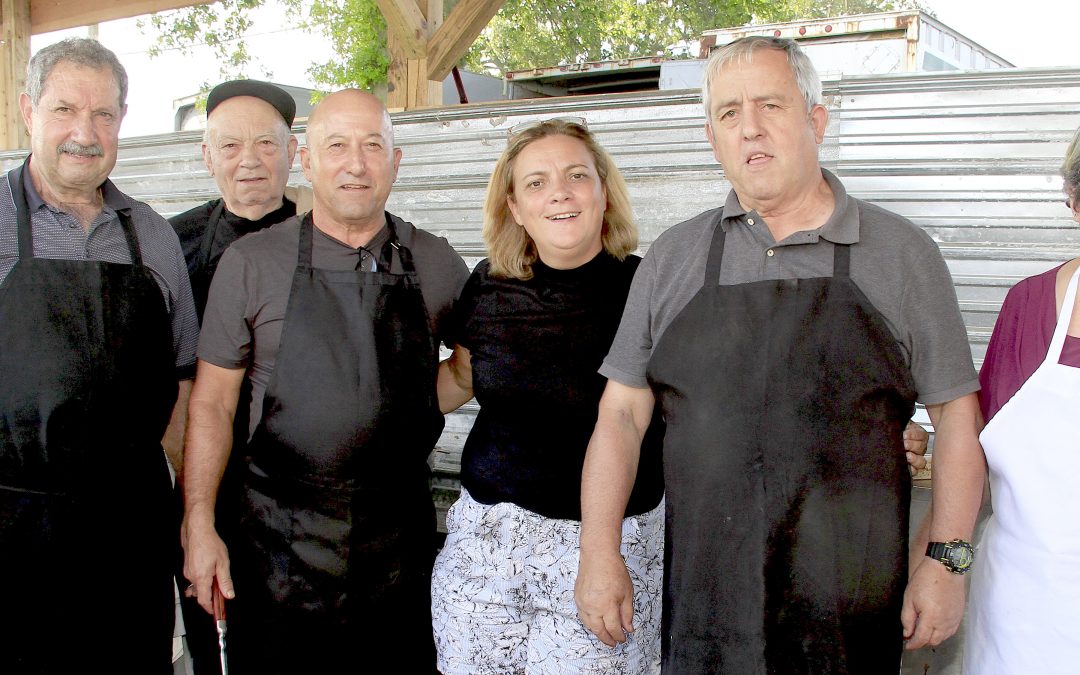 “Sopas à Moda de East Providence – um misto de Santa Maria e São Francisco Xavier”