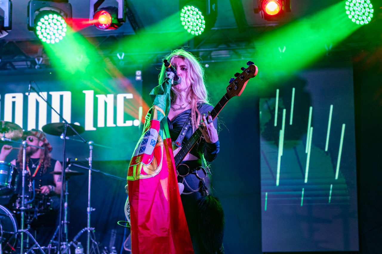 Giuliana Lucia Amaral e a “Band, Inc.” tocaram nas Grandes Festas em 2024