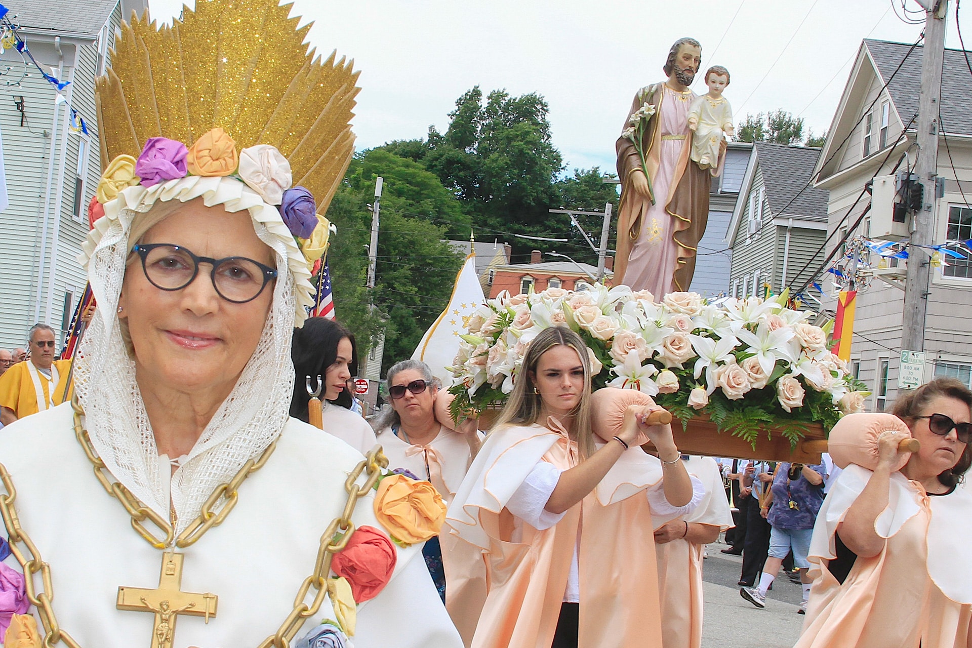 Nossa Senhora do Rosário festeja a padroeira e o Senhor Santo Cristo dos Milagres, Bispo de Providence celebra missa