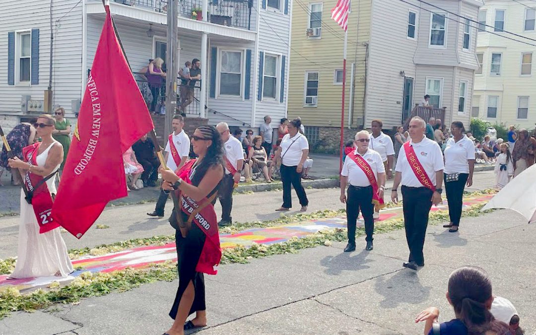 Festa do Senhor da Pedra: uma tradição que perdure há 96 anos em New Bedford: Figuras bíblicas fazem da procissão única
