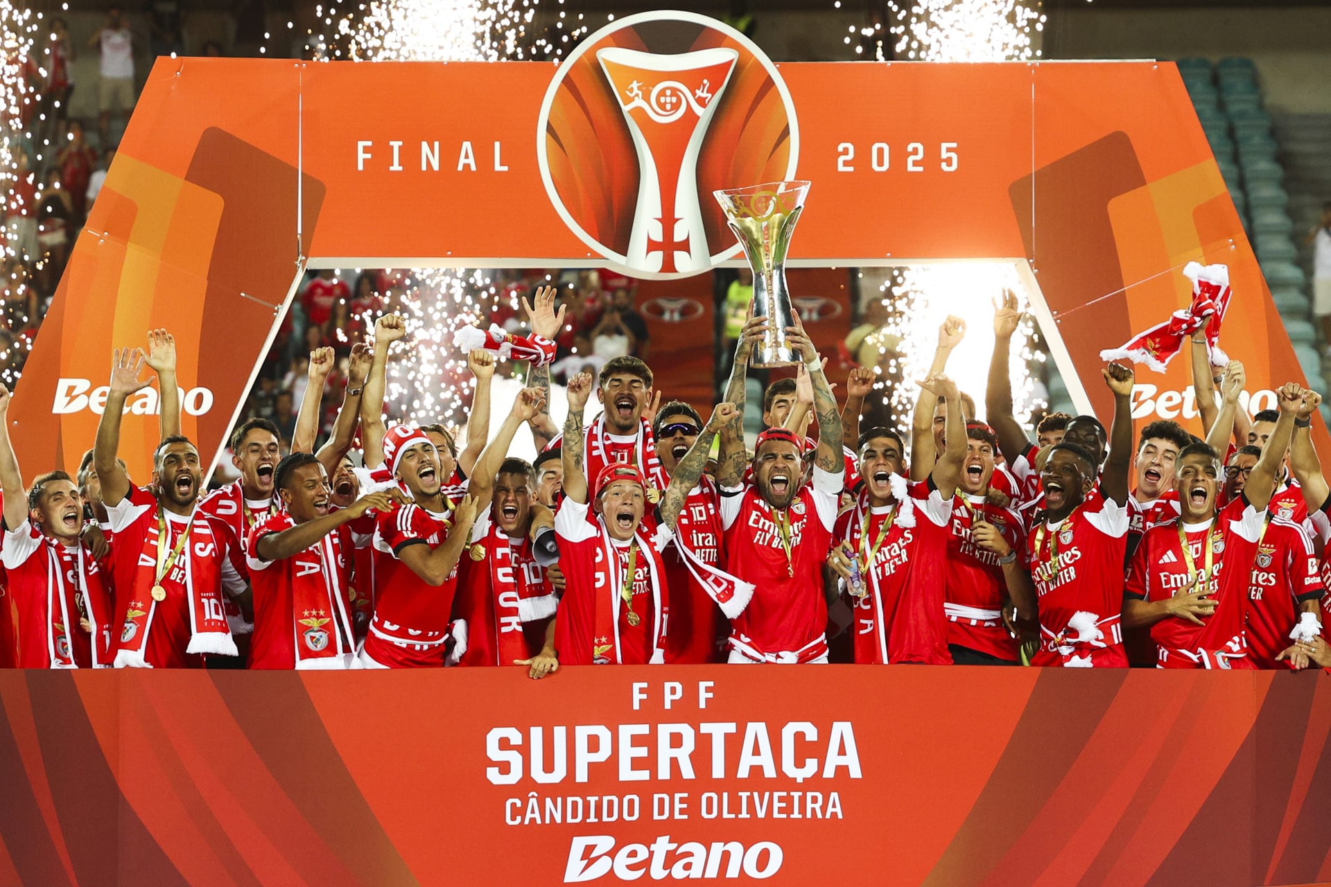 Benfica vence Sporting e conquista Supertaça pela 10.ª vez