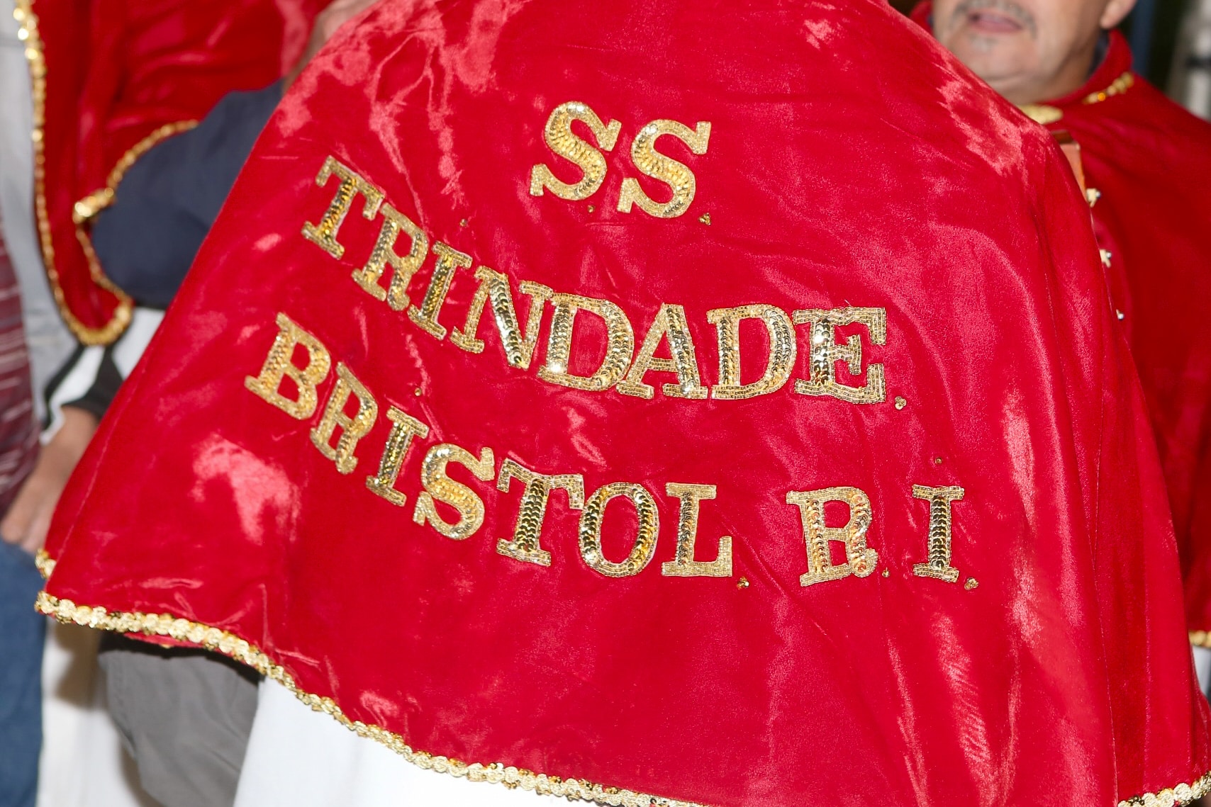 Irmandade do Espírito Santo da igreja de Santa Isabel, Bristol, RI:  39 anos a trazer Bristol às Grandes Festas do Espírito Santo