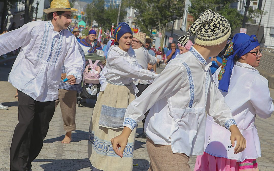 Rancho folclórico da Sociedade Cultural Açoriana deu brilho ao cortejo etnográfico