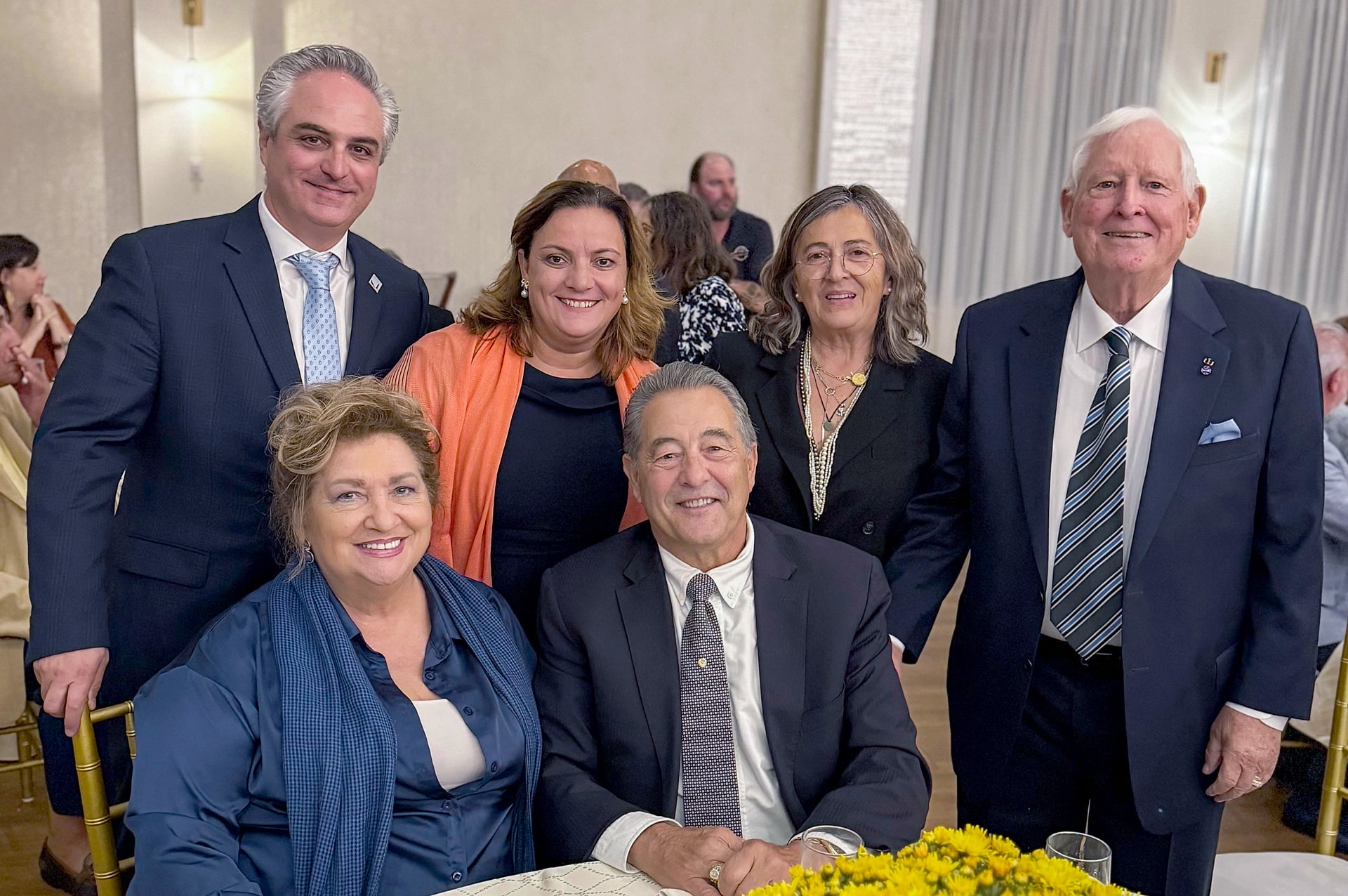 Senador John Correia influente no atributo de 1 milhão de dólares ao Portuguese Discovery Monument em 1988