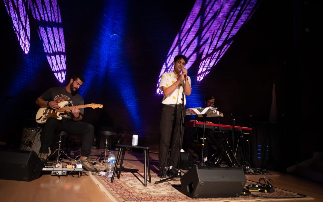 Concerto de WE SEA no New Bedford Whaling Museum durante o Fabric Arts Festival em 2023