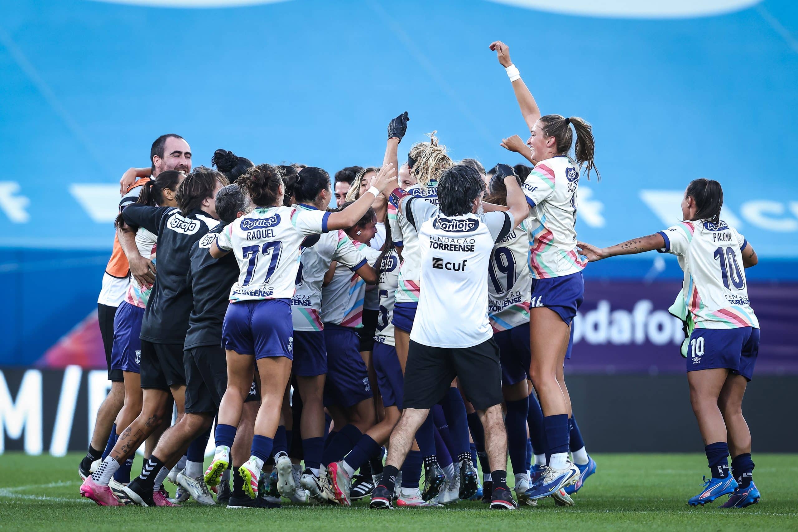 Torreense junta Supertaça feminina à Taça ao bater novamente ‘penta’ Benfica