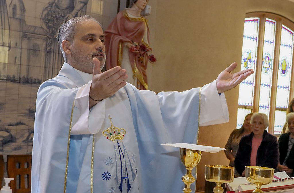 25.ª ordenação sacerdotal do padre Nuno Rodrigues numa peregrinação pelo mundo em pedaços repartida