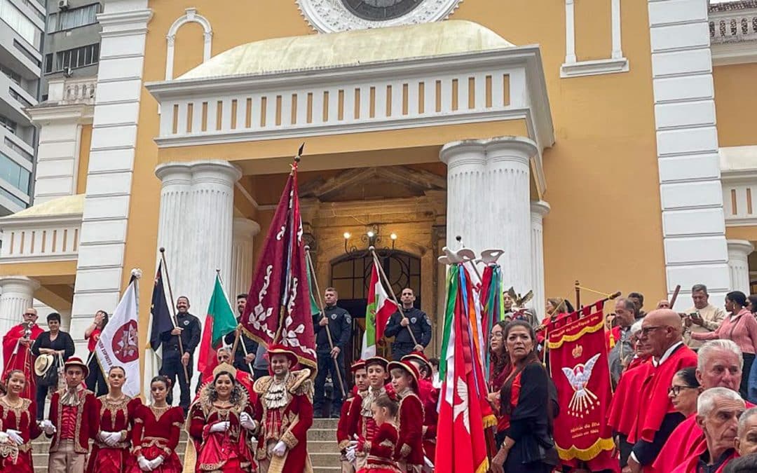 A devoção genuína ao Espírito Santo e o orgulho das raízes açorianas em Florianópolis, Santa Catarina