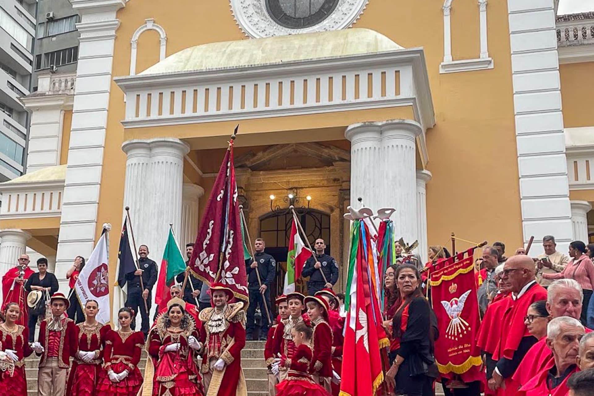 A devoção genuína ao Espírito Santo e o orgulho das raízes açorianas em Florianópolis, Santa Catarina