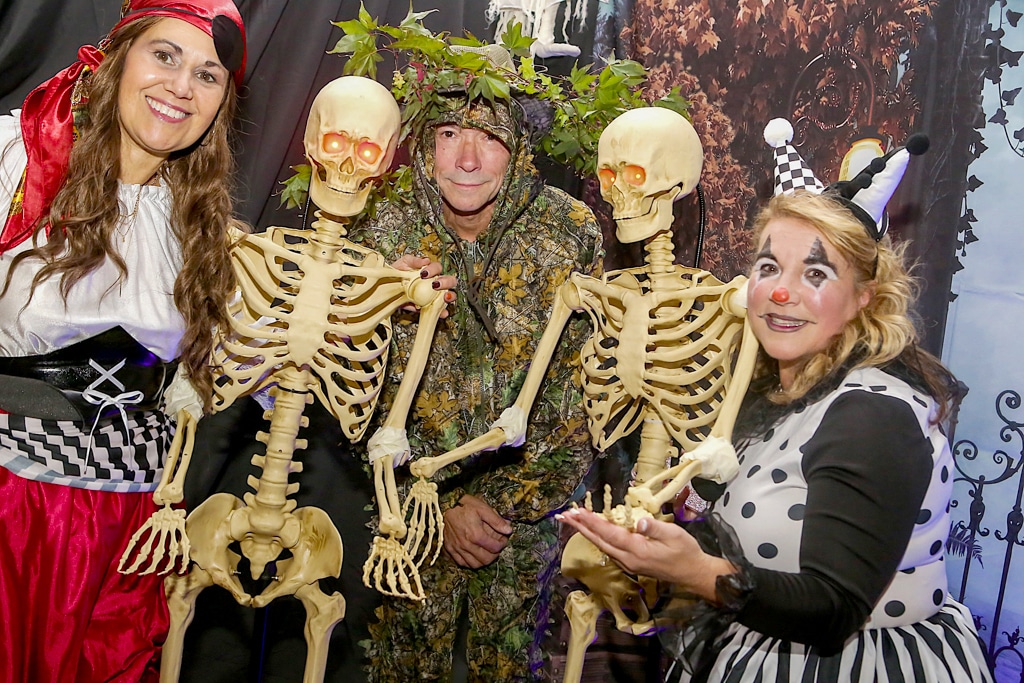 Halloween nos Amigos trouxe mais amigos trajando a rigor