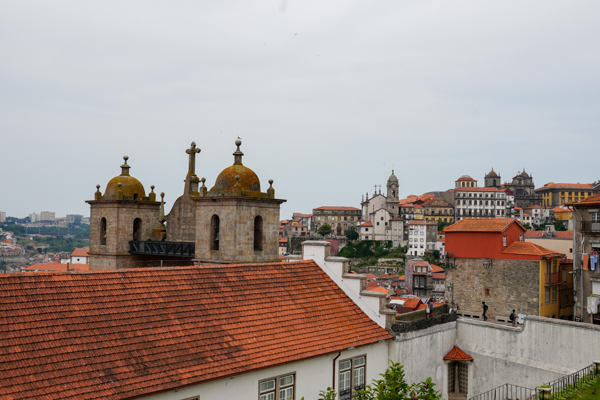 Títulos dos jornais do dia 9 de dezembro, 2025
