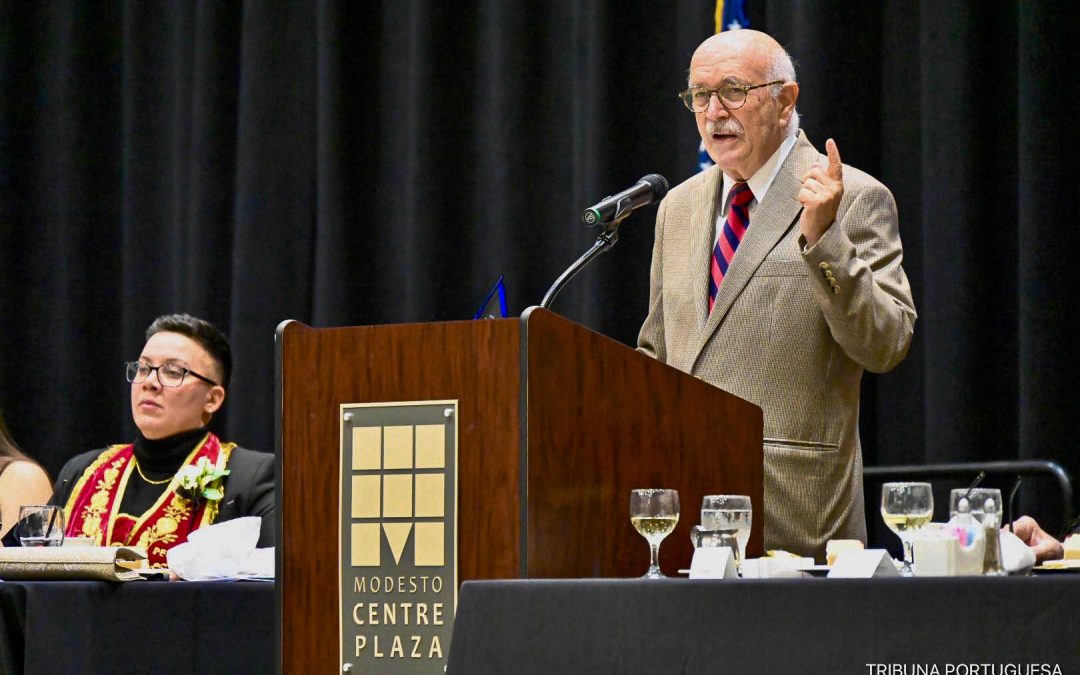José Ávila, proprietário e editor do Portuguese Tribune, homenageado pela Portuguese  Fraternal Society of America, Califórnia