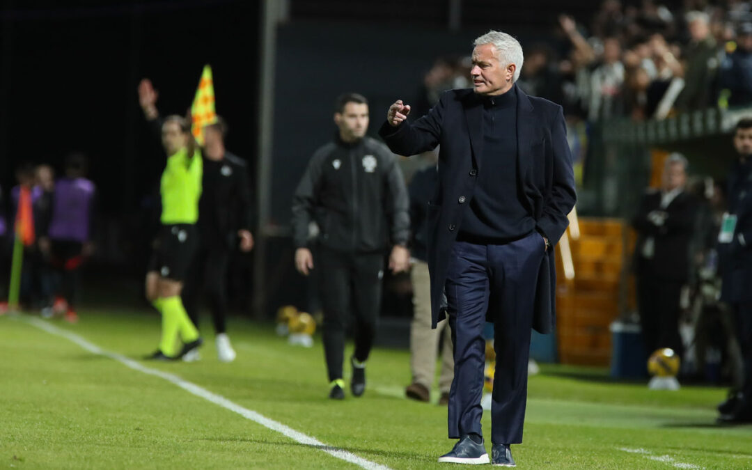 I Liga: Mourinho diz que seria melhor para o Benfica que FC Porto perdesse o clássico