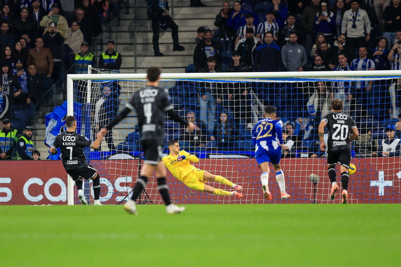 COMENTÁRIO: Vitória de Guimarães surpreende FC Porto errático e garante ‘final four’