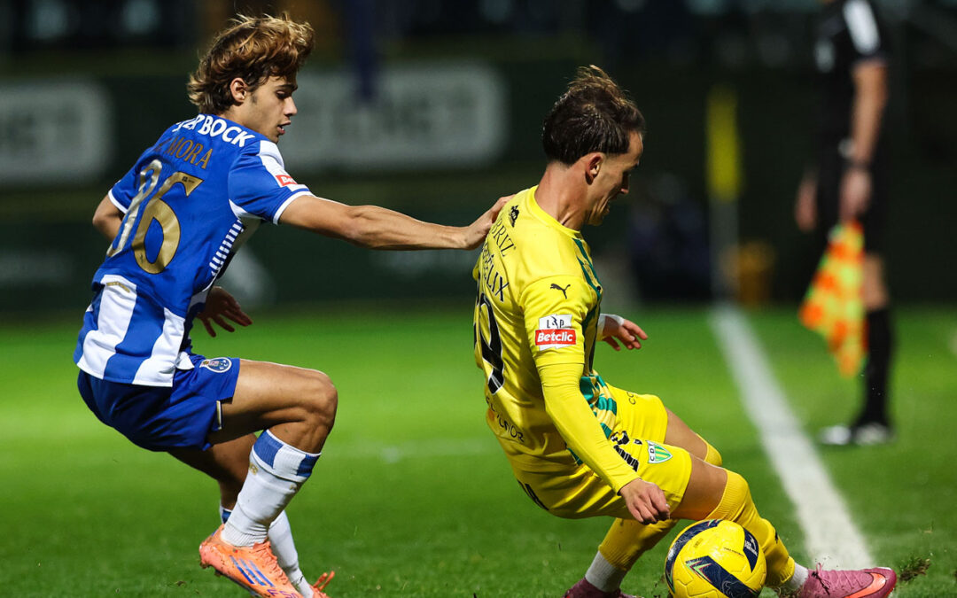 FC Porto impõe-se em Tondela e aproveita empate no dérbi para reforçar liderança