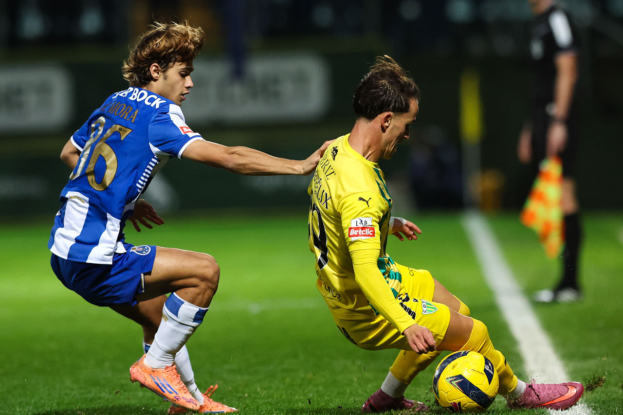 FC Porto impõe-se em Tondela e aproveita empate no dérbi para reforçar liderança