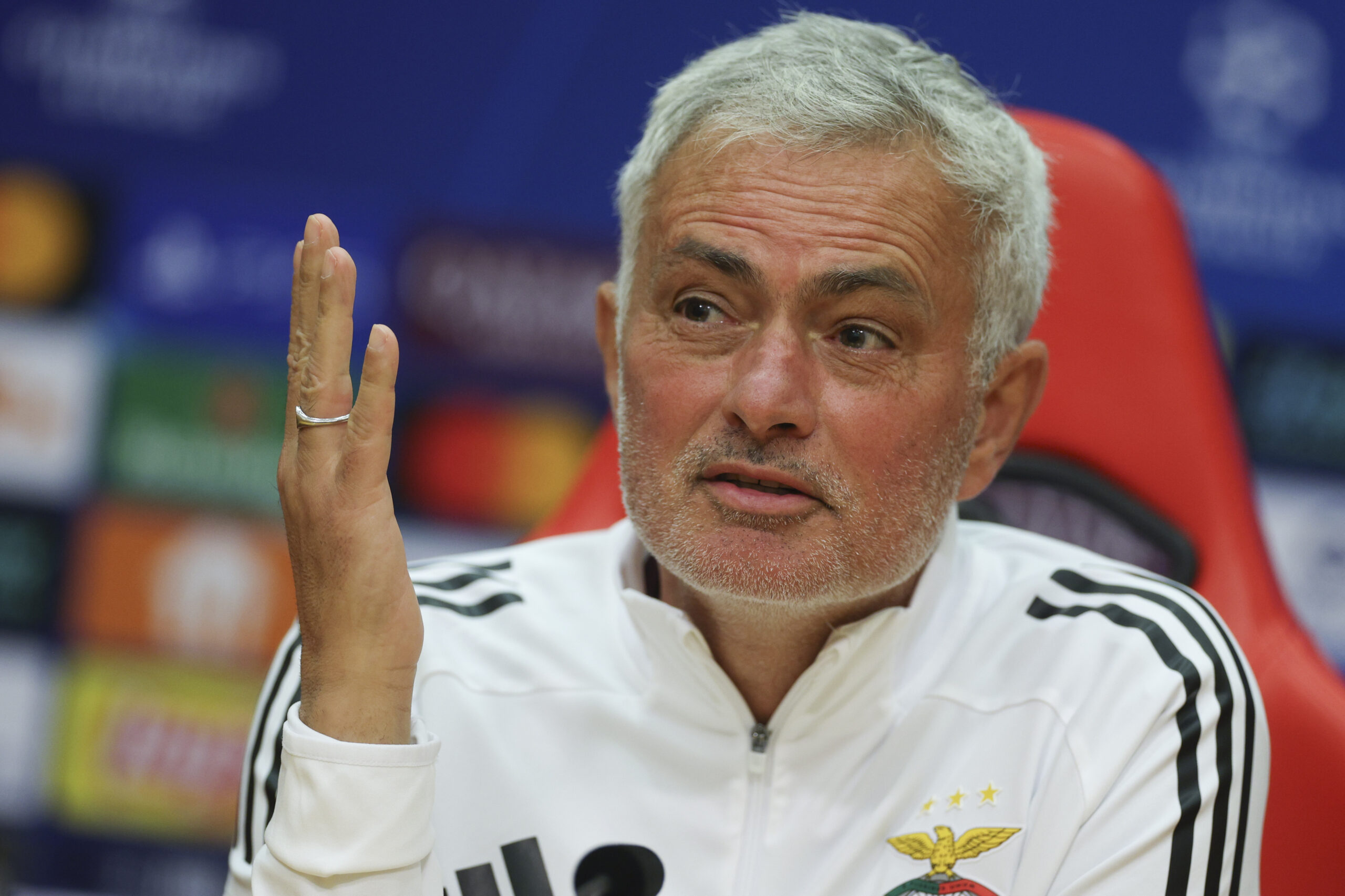 Títulos dos jornais de hoje: “O Jogo”, “A Bola” e o “Record”