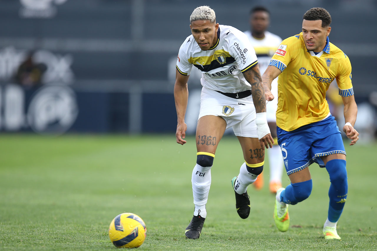 Famalicão goleia Estoril com ‘bis’ de Zabiri em jogo de sentido único