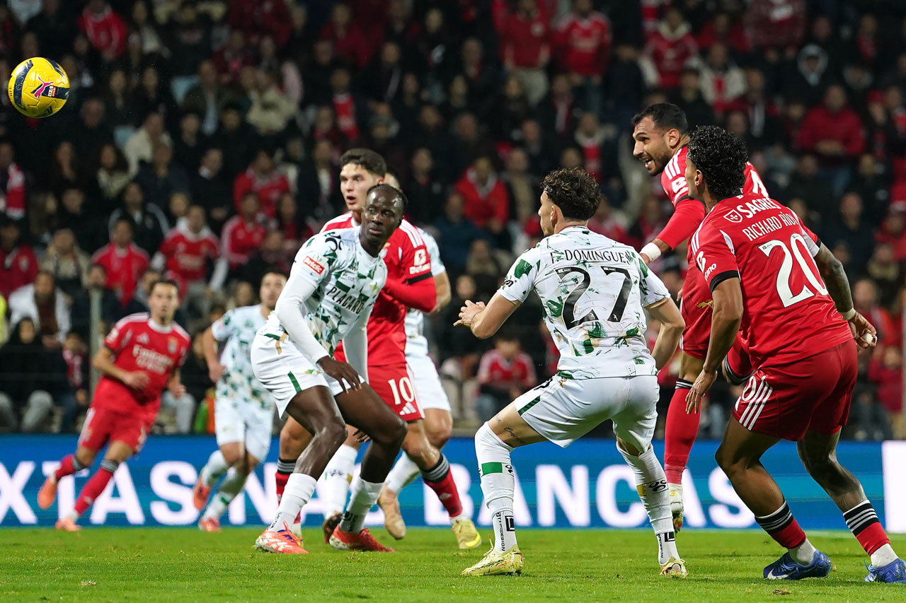 Benfica goleia na visita ao Moreirense com um ‘hat-trick’ de Pavlidis