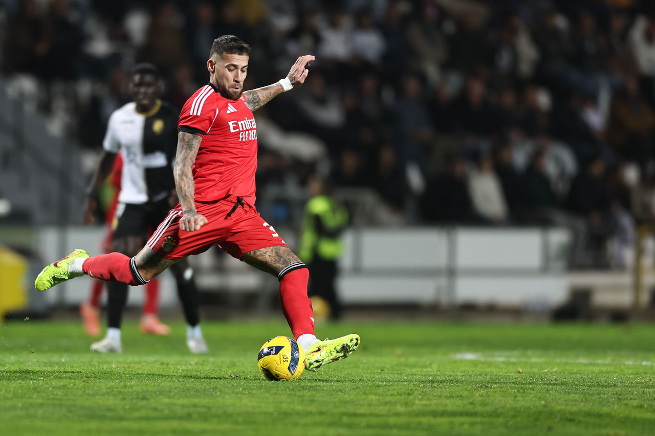 Benfica impõe-se em Faro e apura-se para os ‘quartos’ da Taça