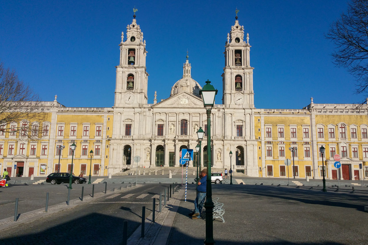 Biblioteca do Palácio Nacional de Mafra reabre após obras de restauro