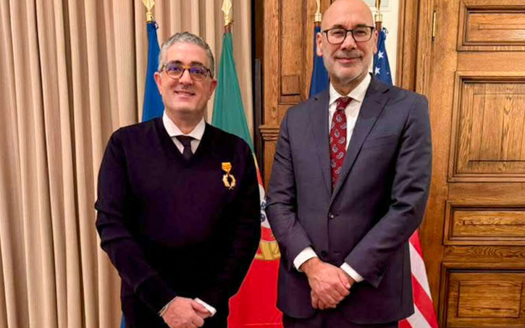 Coordenador do Ensino de Português nos EUA condecorado com Ordem da Instrução Pública