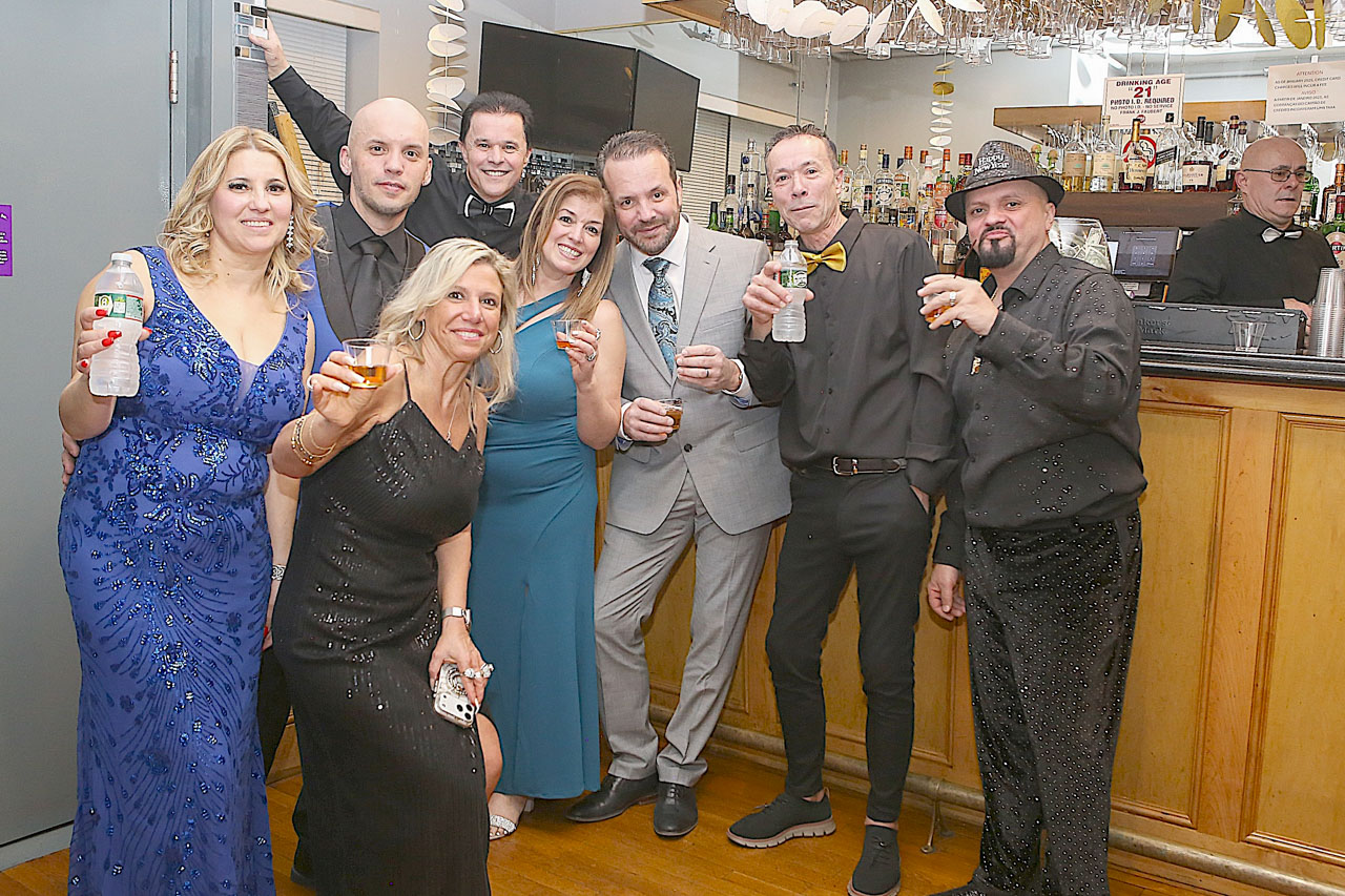 FESTAS DE PASSAGEM DE ANO: Amigos da Terceira