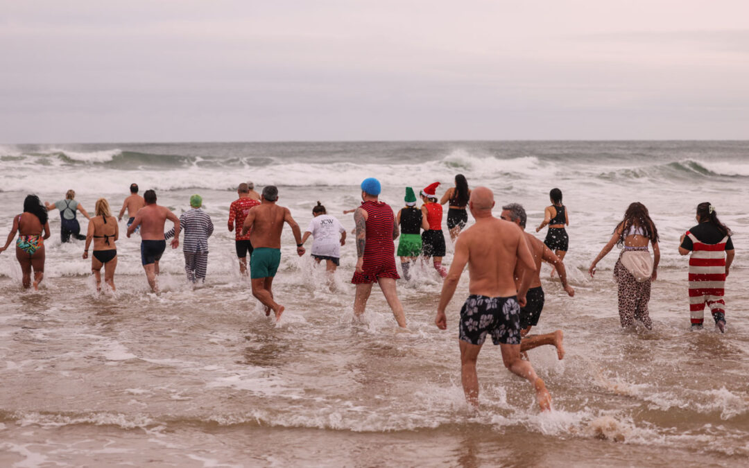 2026: o primeiro mergulho do ano na praia de Carcavelos