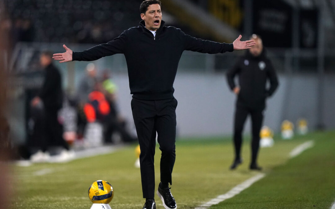 Luís Pinto realça que Vitória tem “de se superar” para bater líder FC Porto