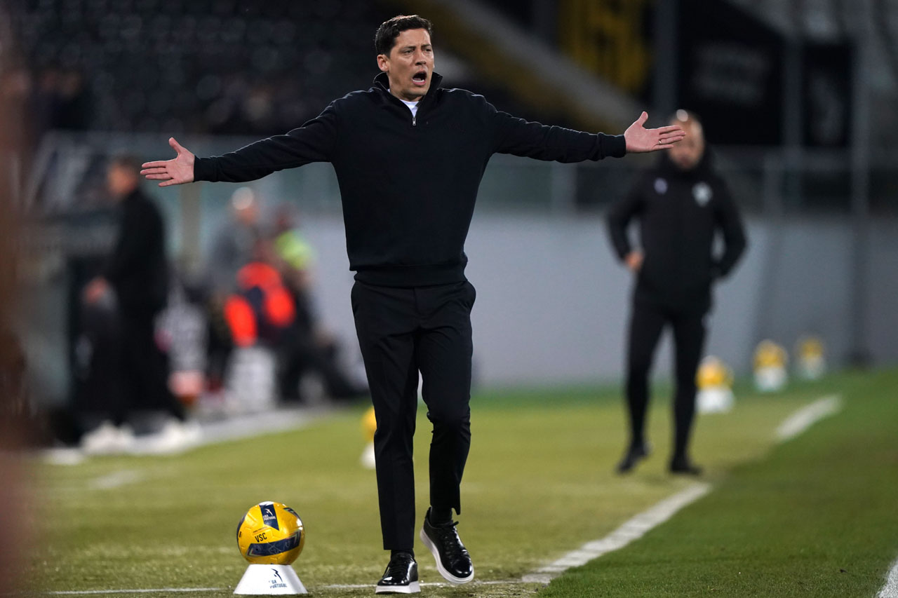 Luís Pinto realça que Vitória tem “de se superar” para bater líder FC Porto