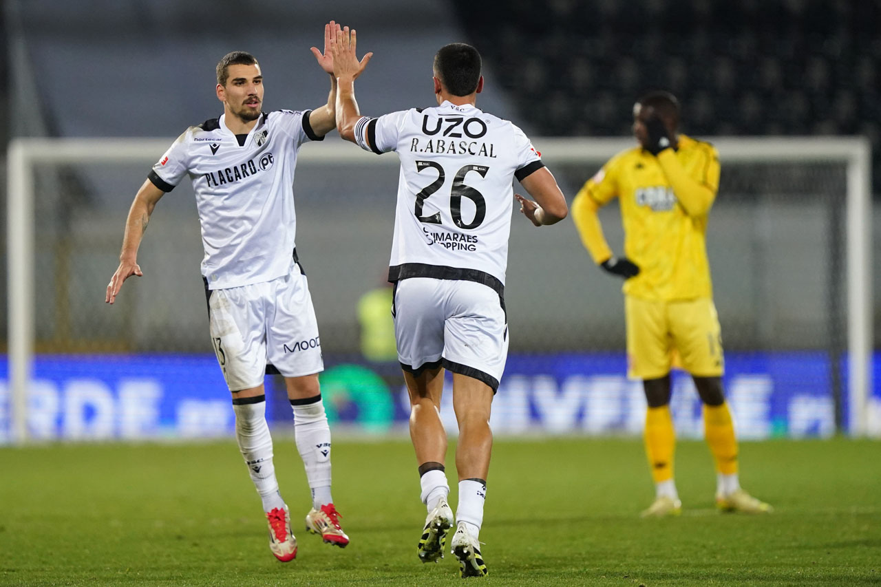 I Liga: Vitória de Guimarães vence Nacional e sobe a sexto