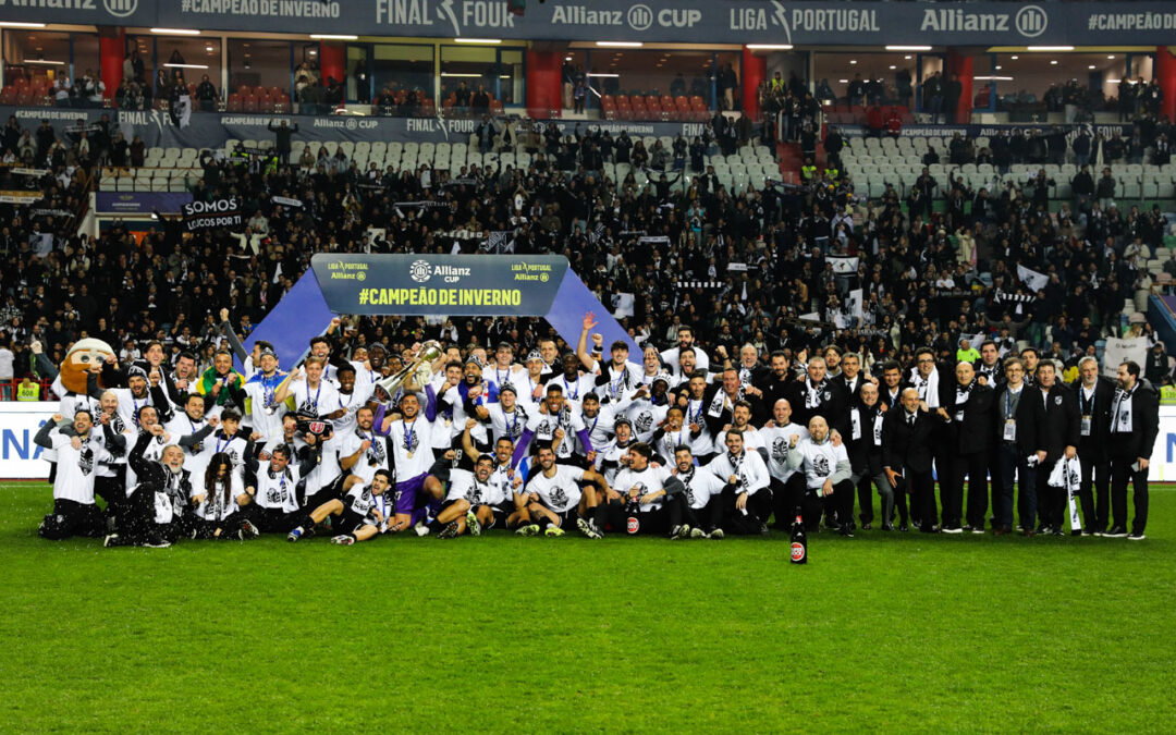 Vitória de Guimarães vence Sporting de Braga e ganha Taça da Liga em final frenética