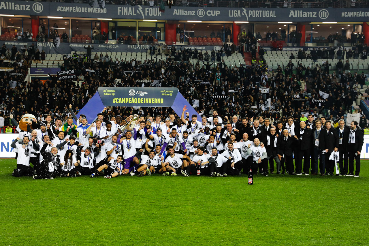 Vitória de Guimarães vence Sporting de Braga e ganha Taça da Liga em final frenética