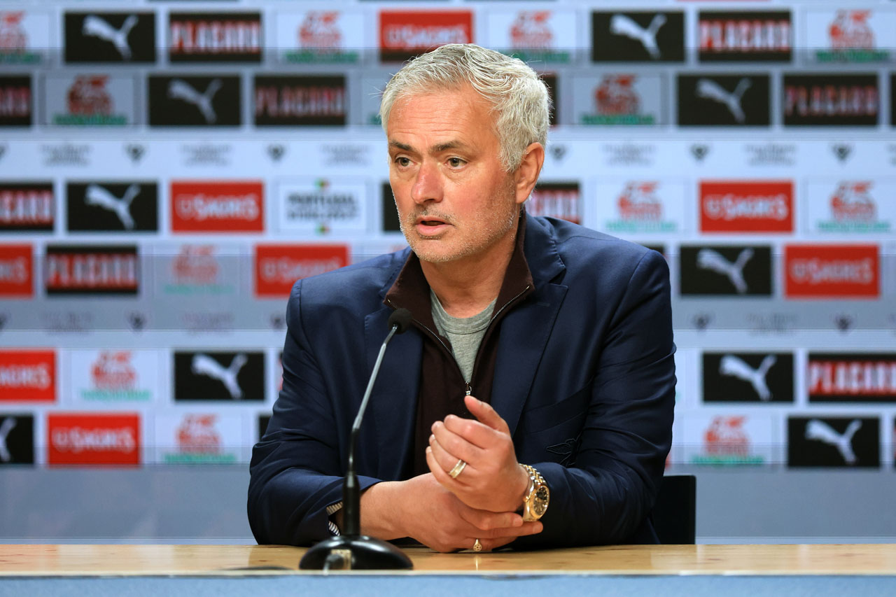 José Mourinho diz ter equipa motivada para “dar caça” a FC Porto e Sporting