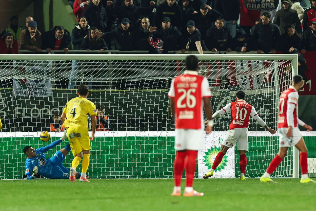 Zalazar sela vitória do Sporting de Braga em Tondela com penálti tardio