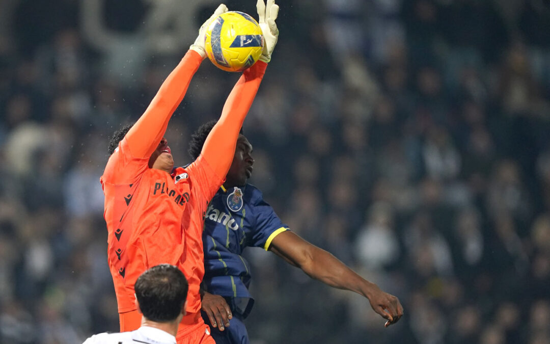 FC Porto vence em casa do Vitória de Guimarães e mantém distâncias para os rivais