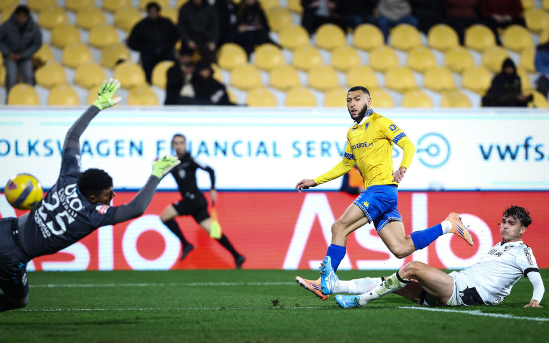 I Liga: Estoril Praia dá a volta ao resultado e vence Vitória de Guimarães