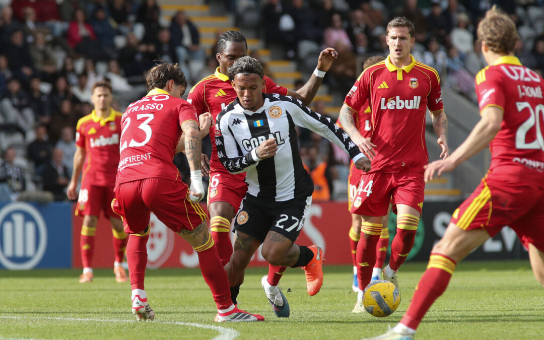 I Liga: Nacional goleia Rio Ave e sobe a 11.º