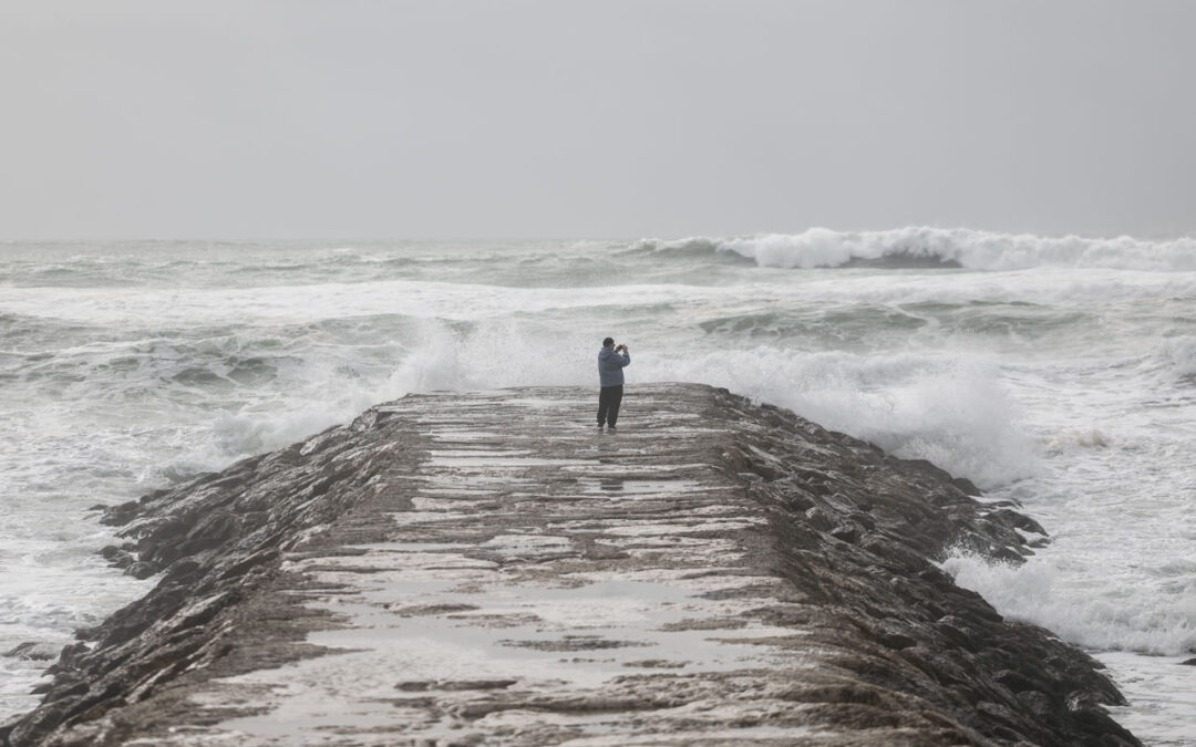Mau tempo na Costa da Caparica