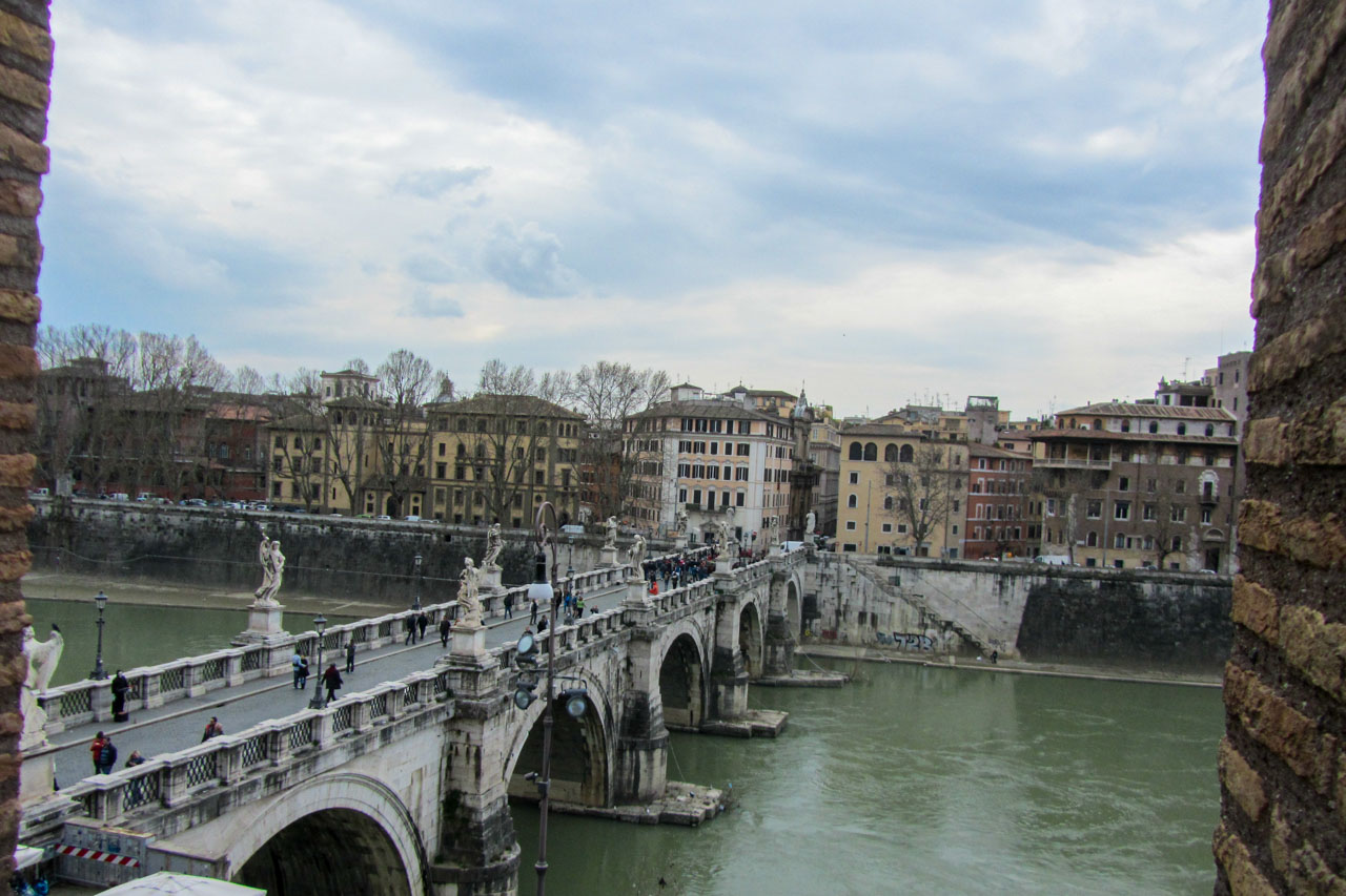 Valentino “gigante da moda” morre aos 93 anos