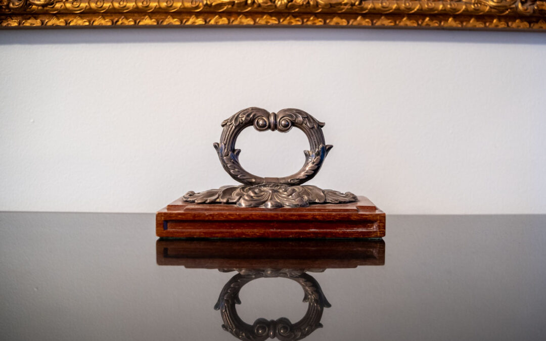 Ouro e prata registam fortes quedas depois de máximos históricos