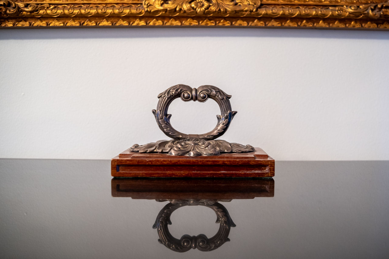 Ouro e prata registam fortes quedas depois de máximos históricos