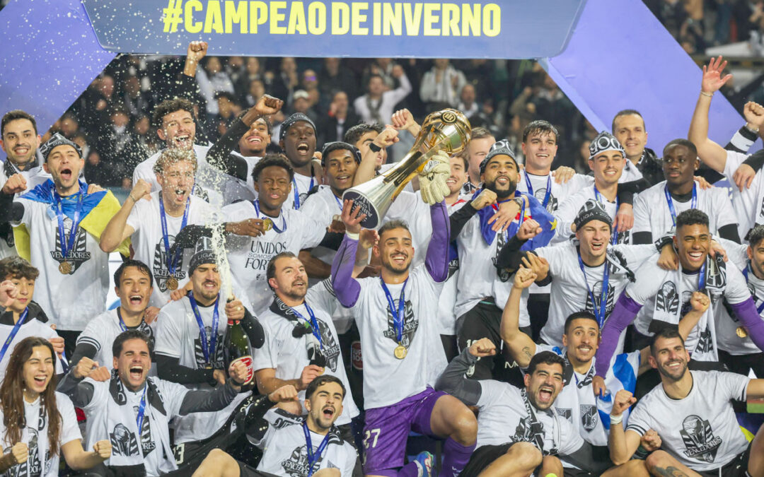 Taça da Liga: V. Guimarães bate rival SC Braga e ergue troféu pela primeira vez
