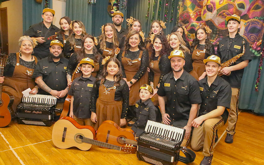 Família Martins, de Lowell: 43 anos de tradição com o bailinho “O Salão da Conversa”, nos 53 anos de carnaval