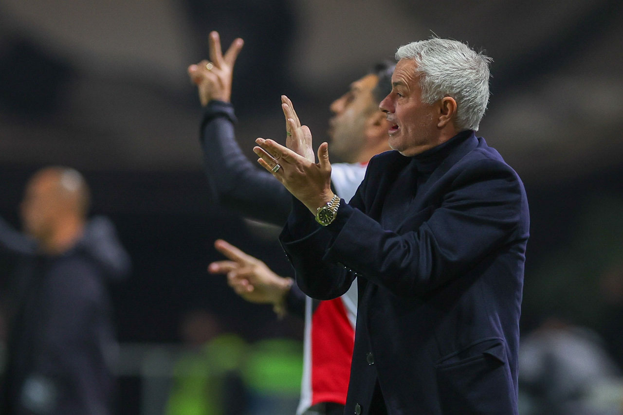 Mourinho diz que tem sido difícil gerir a equipa após duelo com o Real Madrid