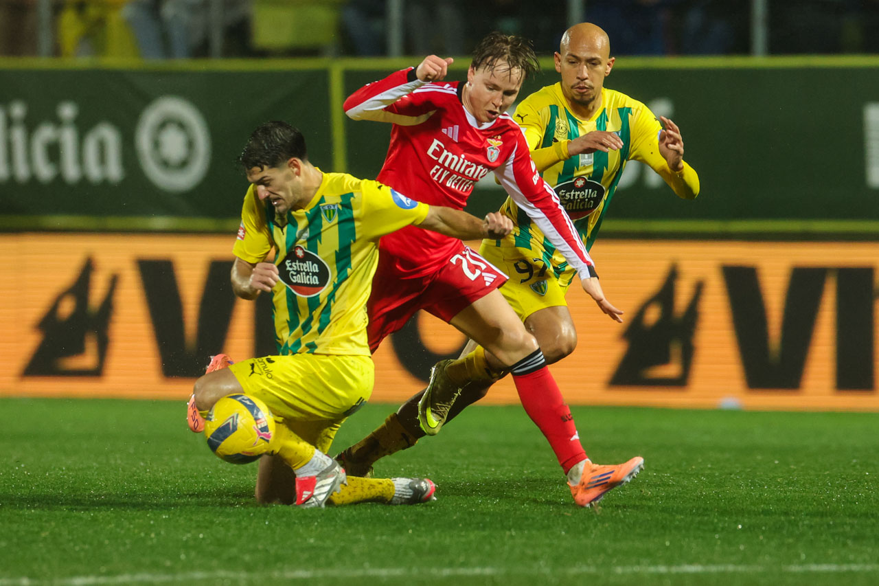 Benfica tropeça em Tondela e vê o Sporting fugir no segundo lugar